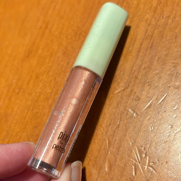Pixi by Petra LipLift Max Lip Plumper Lipgloss - Picture 2 of 10